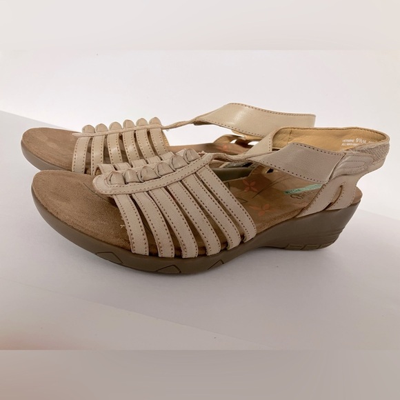 Baretraps Women’s Open Toe Sandals, 9 1/2M, Tan, Velcro Strap Closure, Casual - Picture 1 of 8